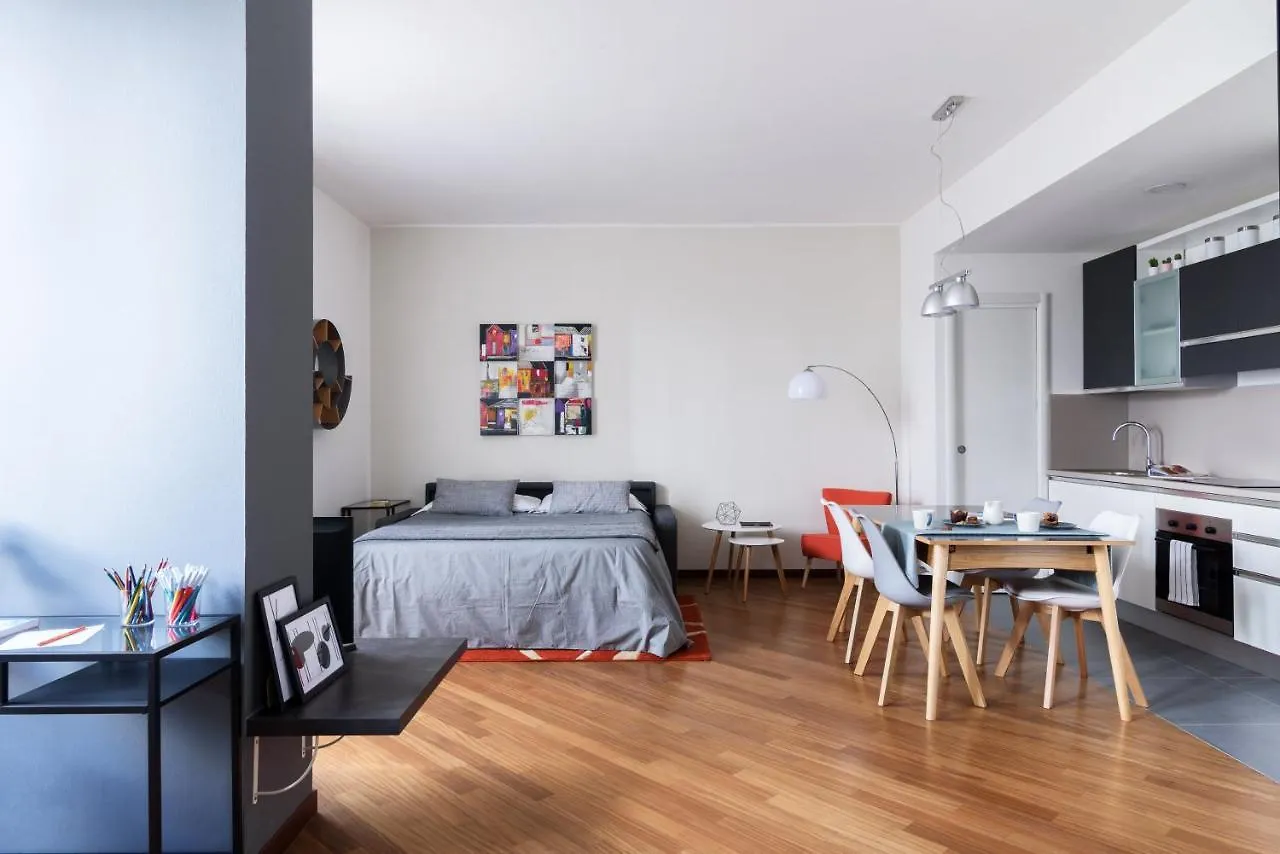 Joivy Superb Flat With Home Office Milan Apartment